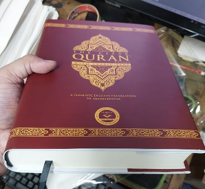 Picture of The Clear Quran with Arabic Text - A Thematic Arabic to English Translation by Dr. Mustafa Khattab (B5 6.9" × 9.8" Inches)