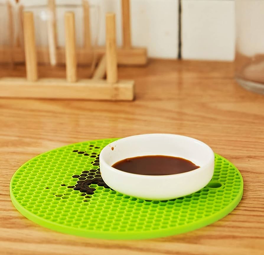 Picture of 18 cm Round Heat Insulation Silicone Pad Desk Mat Silicone Pot Heat Mat Placemat Placemat for Dining Table Kitchen Table Mat