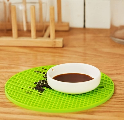 Picture of 18 cm Round Heat Insulation Silicone Pad Desk Mat Silicone Pot Heat Mat Placemat Placemat for Dining Table Kitchen Table Mat