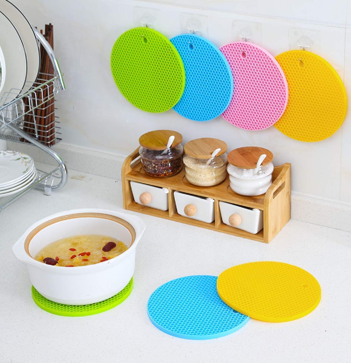 Picture of 18 cm Round Heat Insulation Silicone Pad Desk Mat Silicone Pot Heat Mat Placemat Placemat for Dining Table Kitchen Table Mat