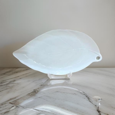 Picture of SERVING DISH Ceramic Tableware Creative Plate Fish/Leaf Shaped Dish Snack Storage Fish Pan  (11 Inches + White)