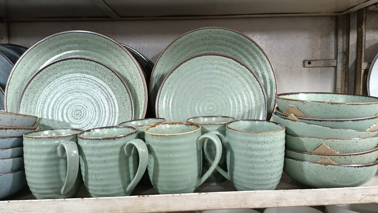 Picture of 24 pis dinner set 6 pi plate 6 pis half plte 6 pis mug 6 pis curry /soup bowl