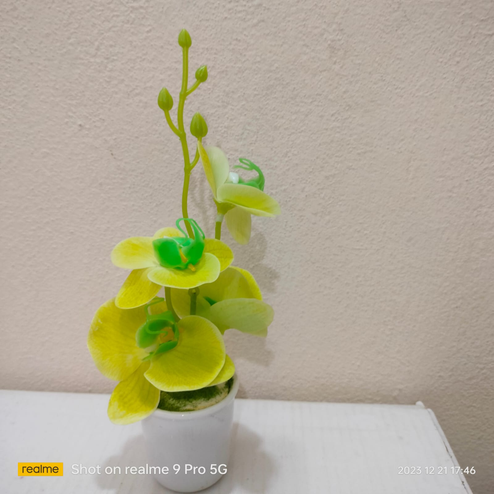 Picture of 2" ceramic flower vas with artifitial  flower  Home Decoration Item - artificial flower