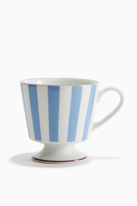 Picture of Footed porcelain mug