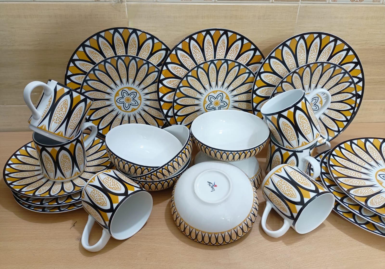 Picture of arian nakshi 24 pieces dinner set
