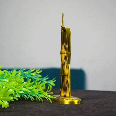 Picture of New Kuala Lumpur Landmark Metal Merdeka 118 Tower Model the World's Tallest Building Model Tourism Memorial Home Office Decor