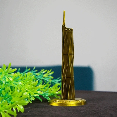 Picture of New Kuala Lumpur Landmark Metal Merdeka 118 Tower Model the World's Tallest Building Model Tourism Memorial Home Office Decor