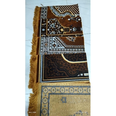 Picture of Prayer Jaynamaz  (Made in Turkey) Soft Velvet Prayer Mat, Rug, Jaynamaz From Suba International.