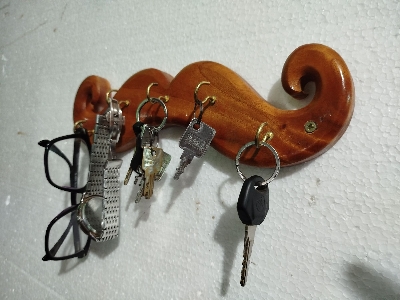 Picture of modern wooden kee holder 12"inch by 4"inch