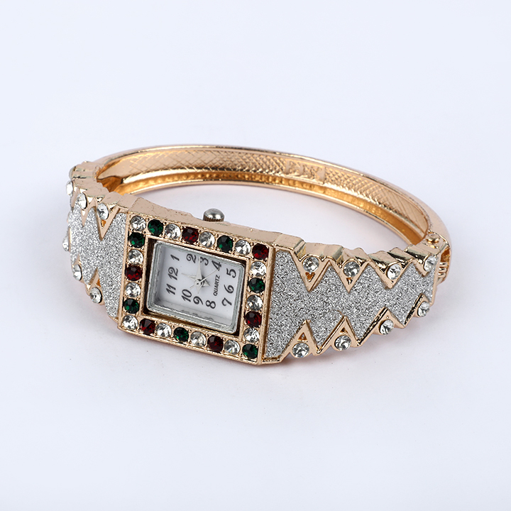 Vintage Fashionable Bracelet Stone Watches For Ladies 