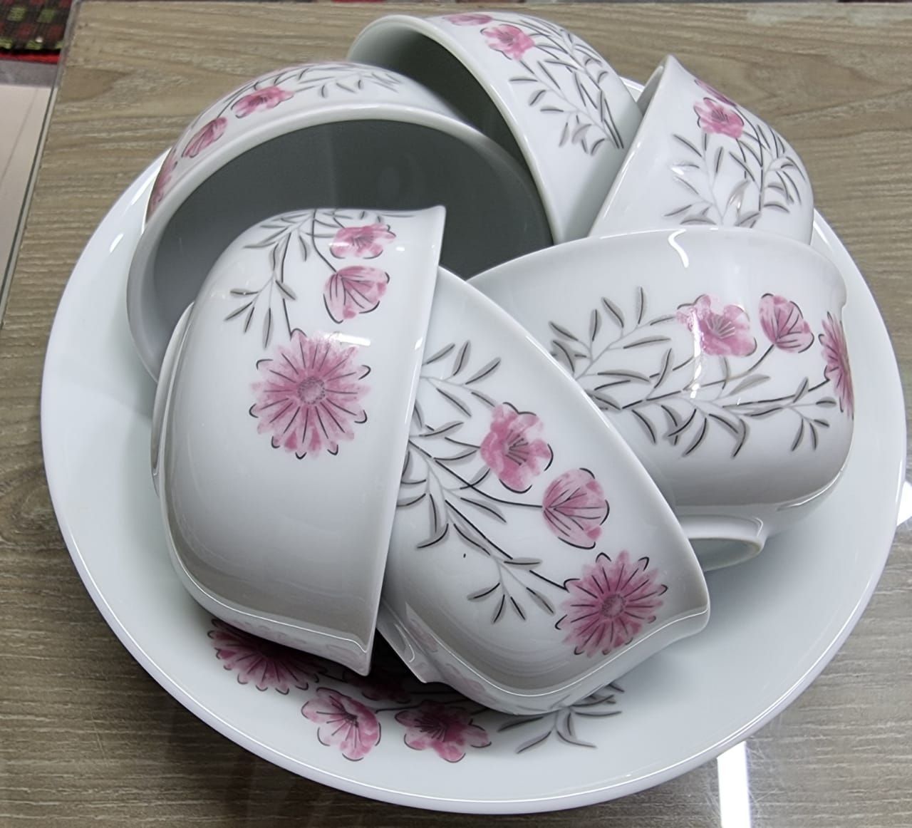 Picture of Autumn Flower 32 Pcs Dinner Set, Ceramic Dinner Set.