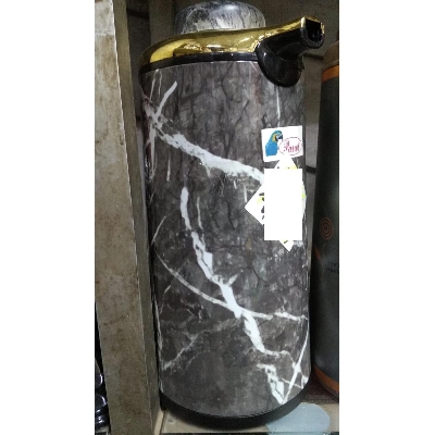 Picture of Parrot 1600ML/ 1.6 Litre Metal Body Vacuum Push Flask (Mixed color)