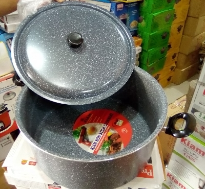 Picture of Kiam 40cm Marble Coated Party Casserole With Lid