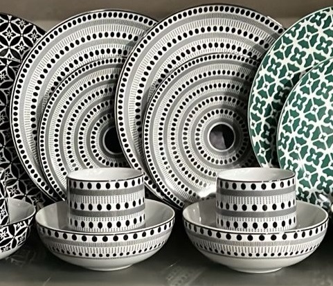 Picture of 24 Pieces Ariane Dinner Set BLACK DOT Design