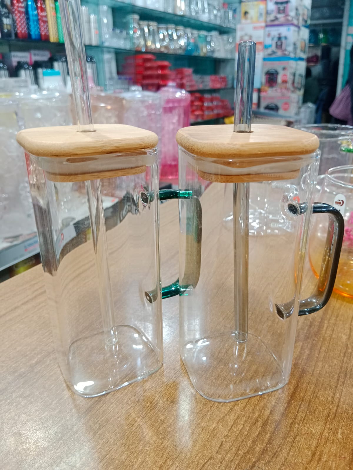 Picture of 1 Plain Glass Jar With Bamboo Lid & Sip