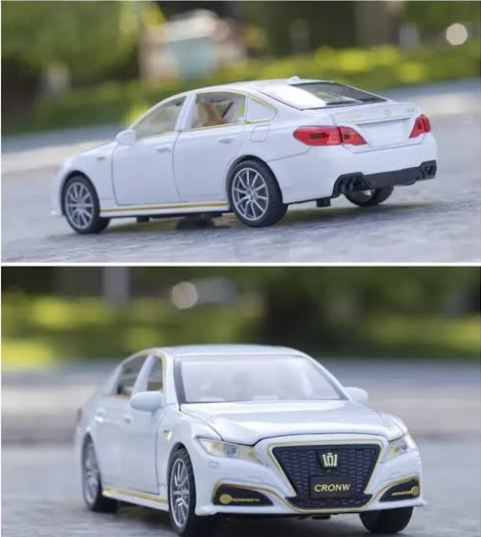 Picture of 1PC 1:32 Toyota Crown Diecasts Alloy Car Toy Vehicles Metal Car 6 Doors Open Model Car Sound Light Toys For Gift