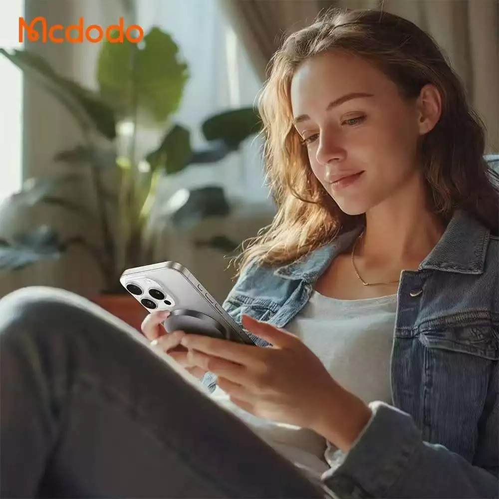 Picture of Mcdodo CH-286 MagQ Qi2 Magnetic 15W Wireless Charger Aluminum Alloy Ultra Thin Fast Charging