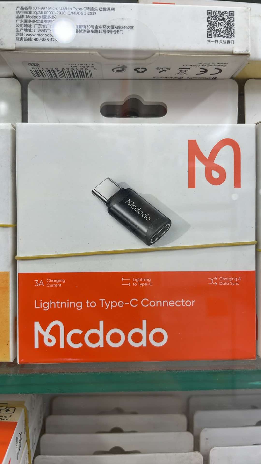 Picture of MCDODO OT7700 LIGHTNING TO TYPE-C CONNECTOR (BLACK)