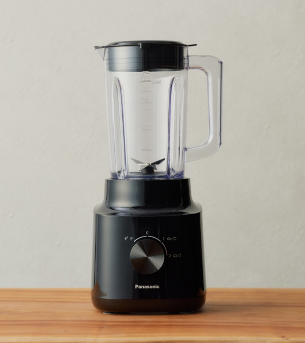 Buy Panasonic 450W blender, Curved Stainless Steel blade, Smooth Blending, 1.45L Jug, 2 Dry mill for Grinding, safety lock (MX-CP3121) at Best Price In Bangladesh