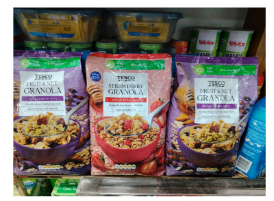 Picture of Tesco Fruit & Nut or Strawberry Granola Wholegrain Oats 1Kg Pack, Made in UK