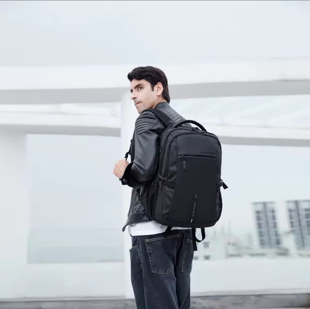 Picture of ARCTIC HUNTER B00388 Waterproof Outdoor Climbing Light Large Capacity Travel and Bag