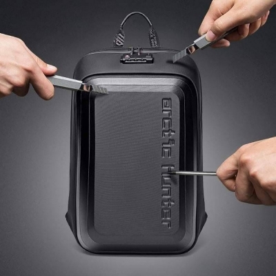 Picture of Arctic Hunter B00451 Lock Hard Shell Bag with 15.6 inch Water-resistant bag.