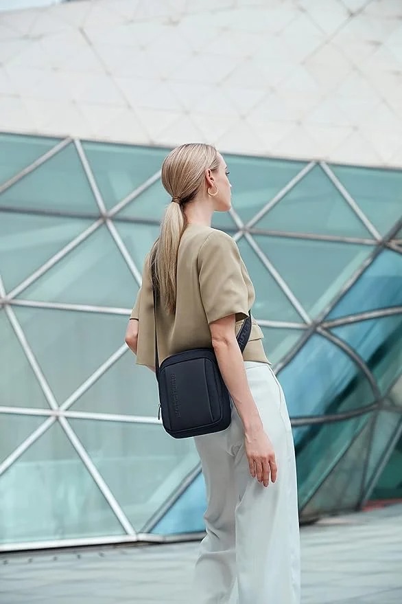 Picture of Arctic Hunter K00542 Waterproof Anti-Theft Crossbody Bags