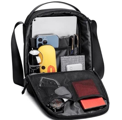 Picture of Arctic Hunter K00579 cross body sling bag