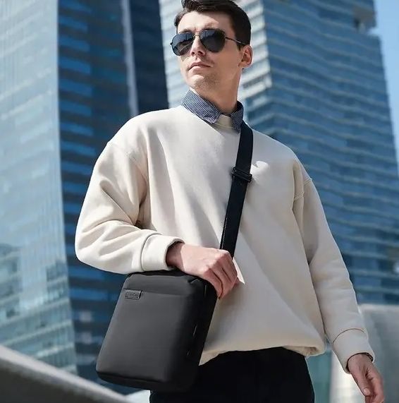 Picture of Arctic Hunter K00579 cross body sling bag