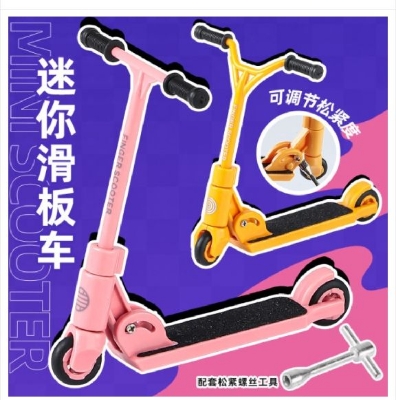 Picture of pet bird scouter toy easy to playing pet bird accessories pet bird toy