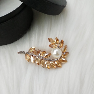 Picture of Stone & Metal Brooch /Hijab Pin/ Saree Pin for Women (Golden) (Imported) M-BRC1113 - 1 Piece - Brooch - Brooch for Women - হিজাব পিন