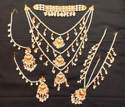 Picture of Jewellery For Women Bridal Traditional Wedding Ornament / Exclusive Fashion Party Choker Necklace Earrings & Tikli Jewellery Set For Women
