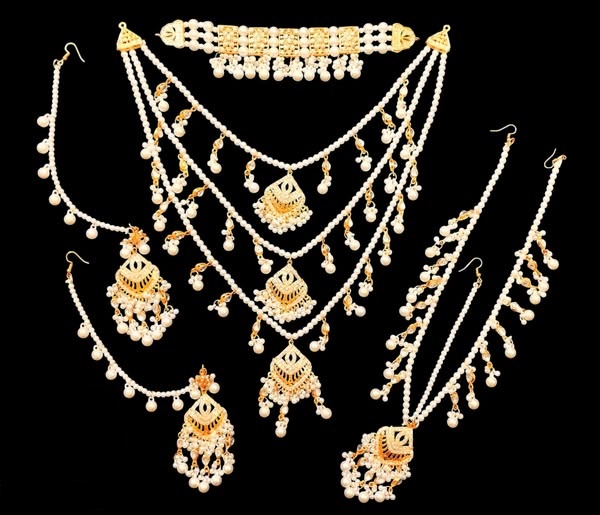 Picture of Beautiful Choker Necklace ,Traditional Fashion Wedding/Party Bridal Choker Necklace Earrings & Tikli. Jewellery Set For Women.