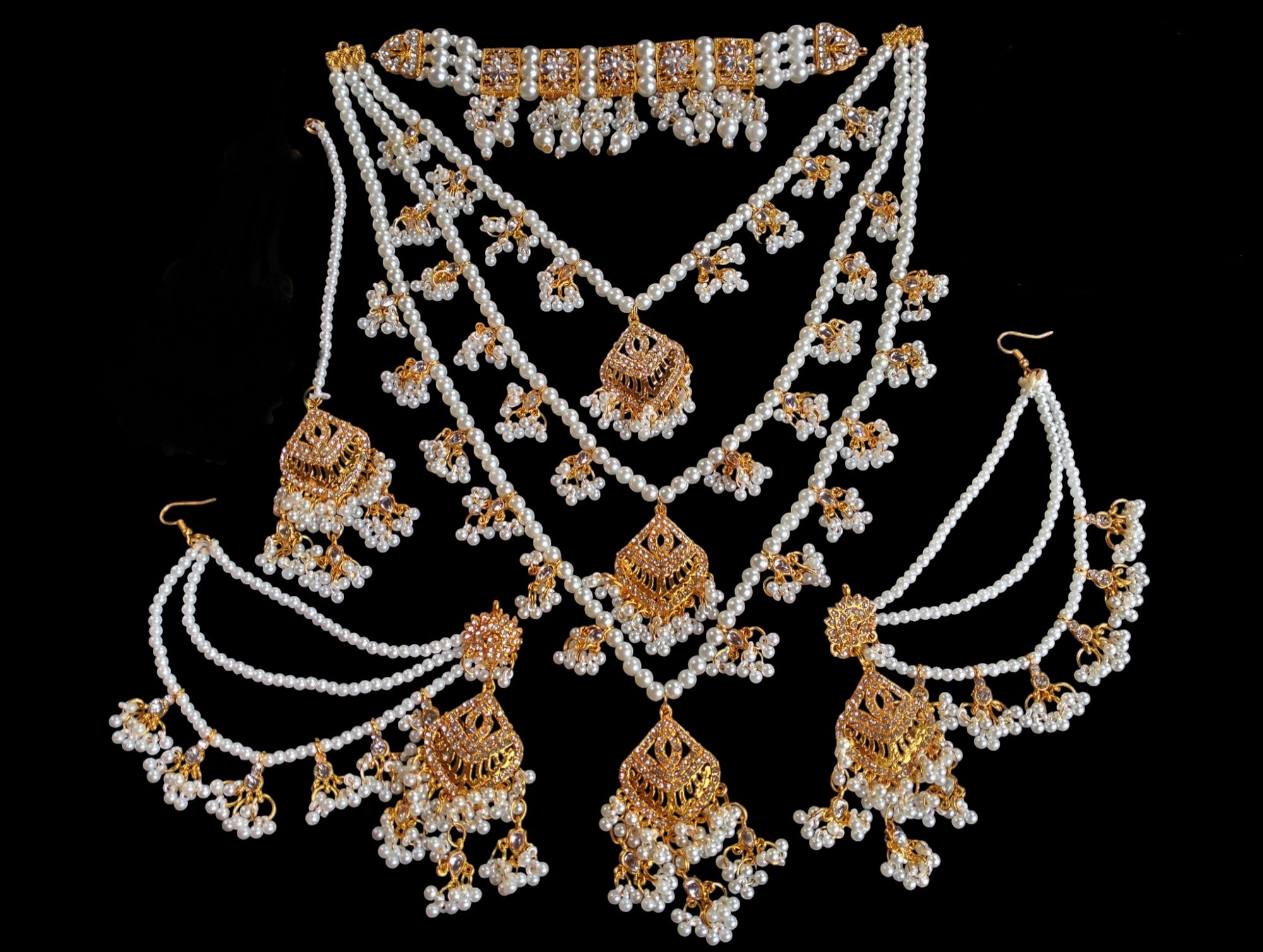 Picture of Beautiful Choker Necklace ,Traditional Fashion Wedding/Party Bridal Choker Necklace Earrings & Tikli. Jewellery Set For Women.