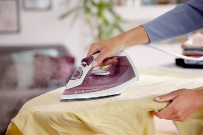 Picture of Innovative Appliance - Philips GC1426/30 Steam Iron Featherlight Plus - Must Have - Easy to Use - Effortless Usage
