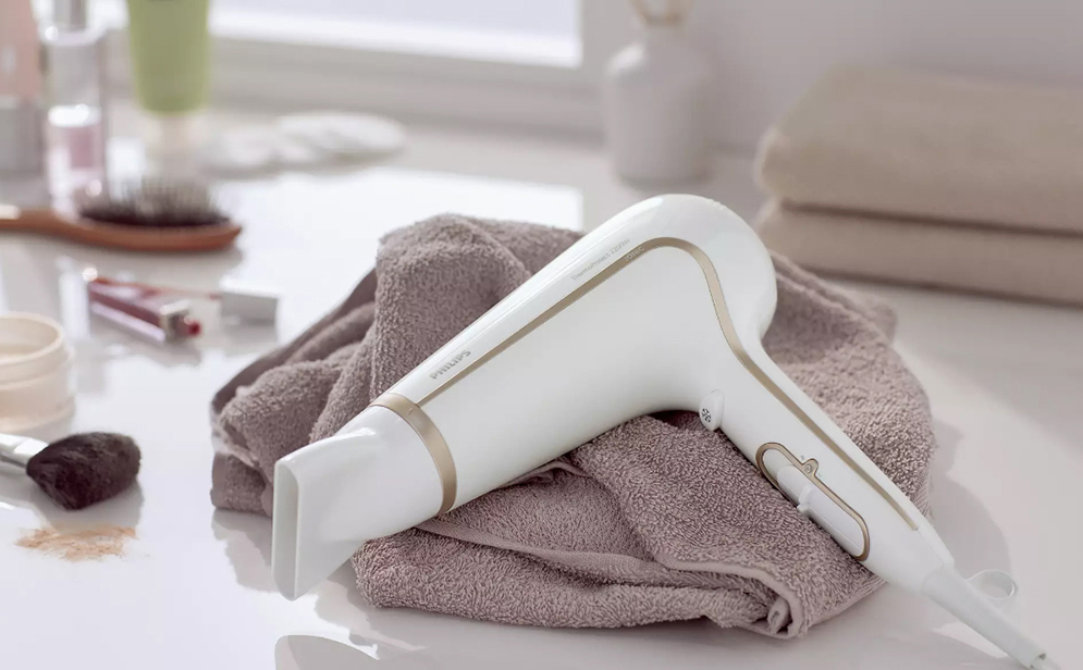 Picture of Philips HP8232/00 DryCare Advanced ThermoProtect Hair Dryer for Women