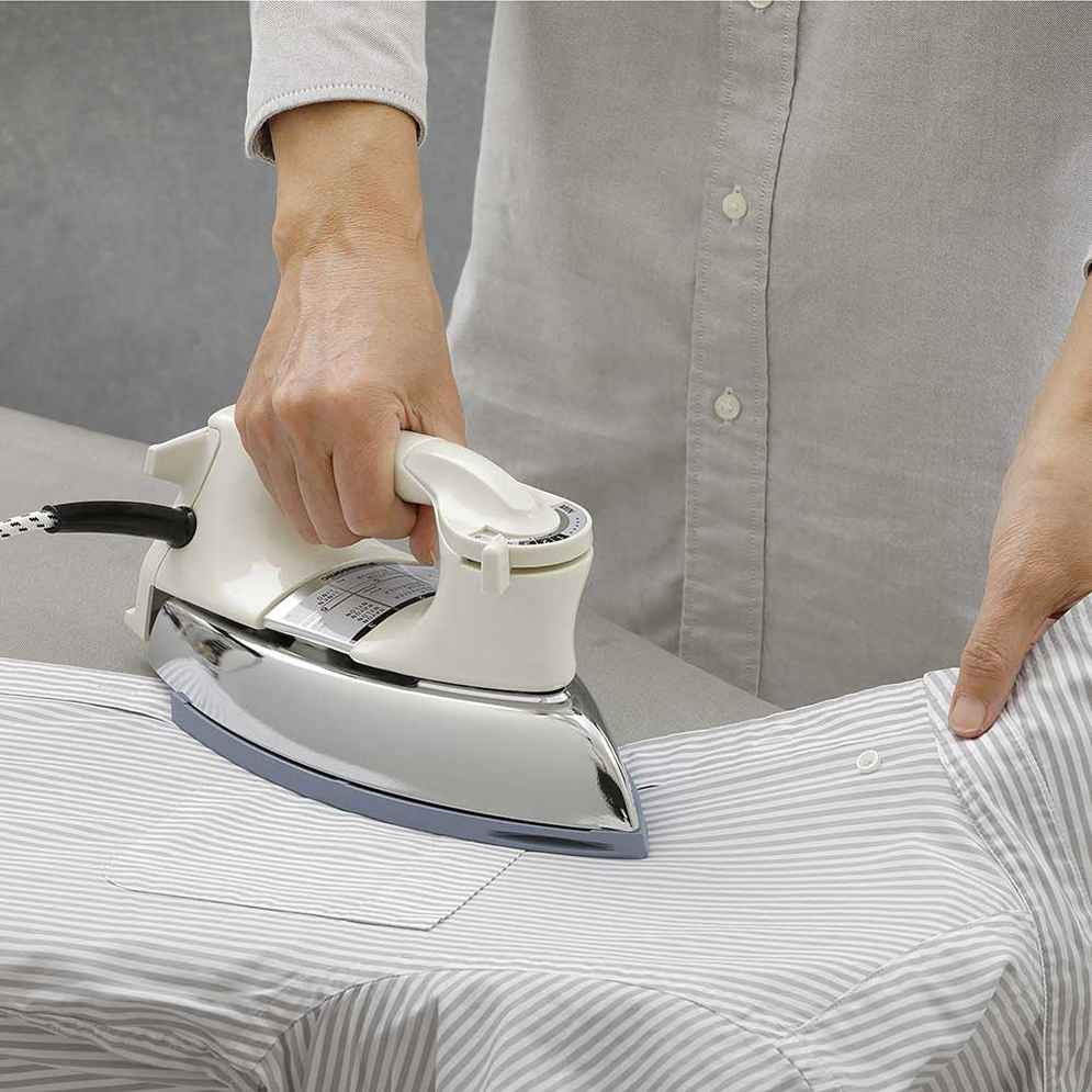 Picture of Panasonic NI-22AWT De-luxe Automatic Dry Iron Heavy Weight
