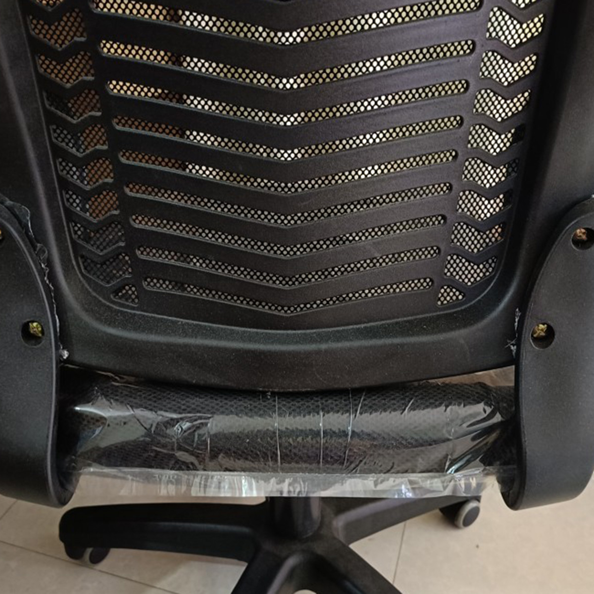 Picture of CW-EC-05PB (V-mash Black Revolving Chair with Headrest) - chair