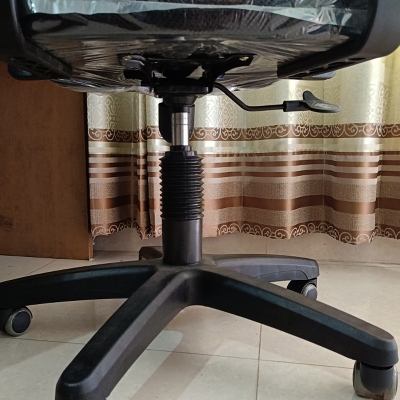 Picture of CW-EC-05PB (V-mash Black Revolving Chair with Headrest) - chair