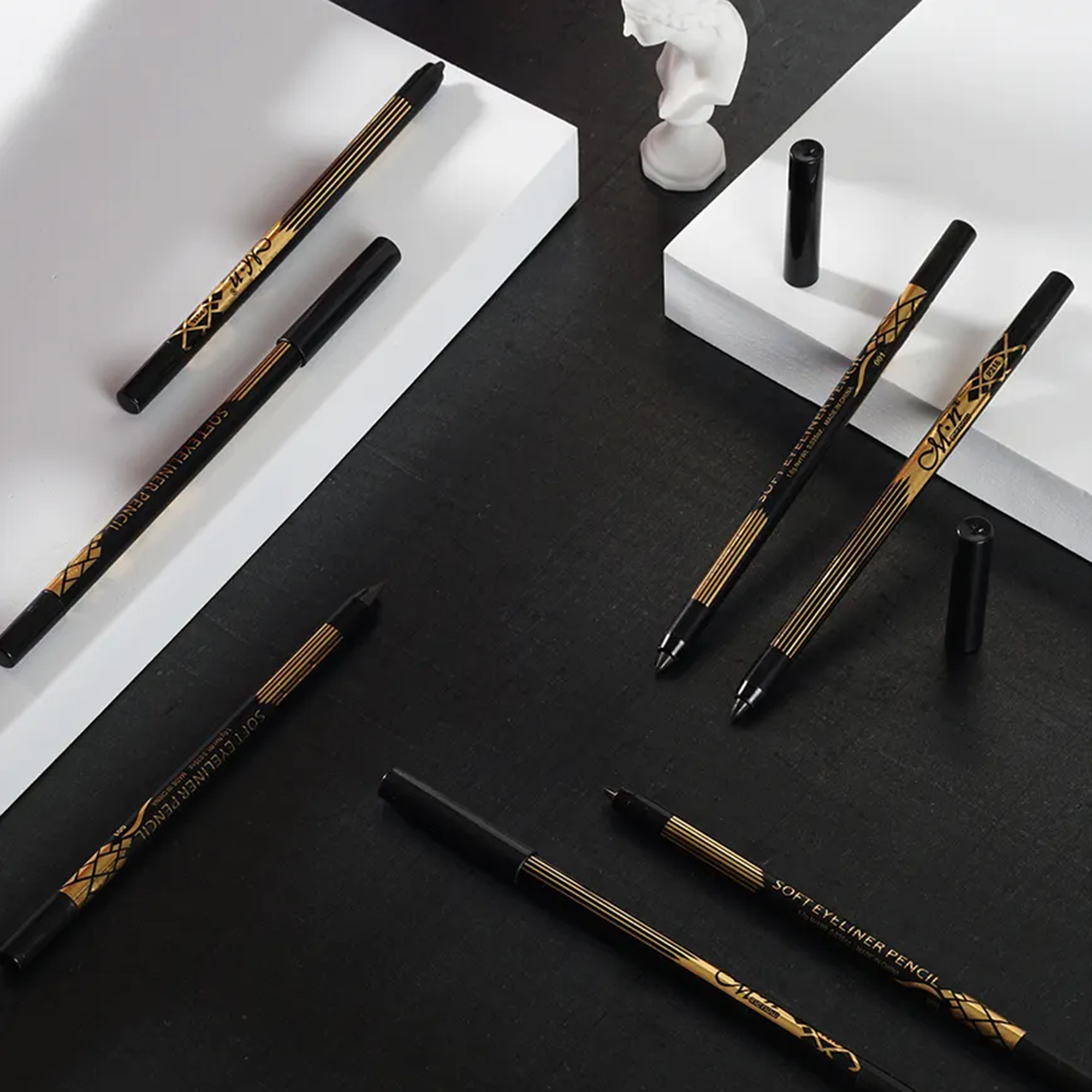 Picture of Menow Soft Eyeliner Pencil - P216