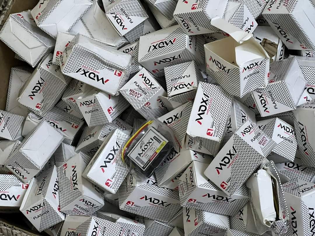 Picture of MOXI Waterproof Universal 16 Mode Motorbike Hazard Flasher 16 Different Pattern Flasher Relay for LED & Bulb Indicators 4 Cables (Made In India)