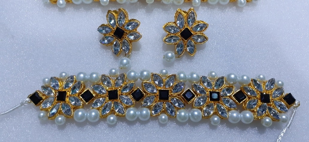 Picture of Bridal Wedding Ornament For Women