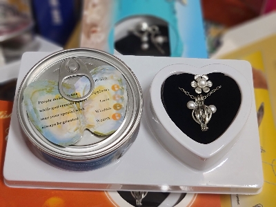 Picture of Love Pearl Full Set😍 for valentine gift