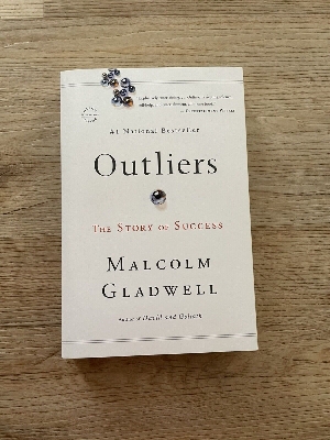 Picture of Outliers: The Story of Success by Malcolm Gladwell