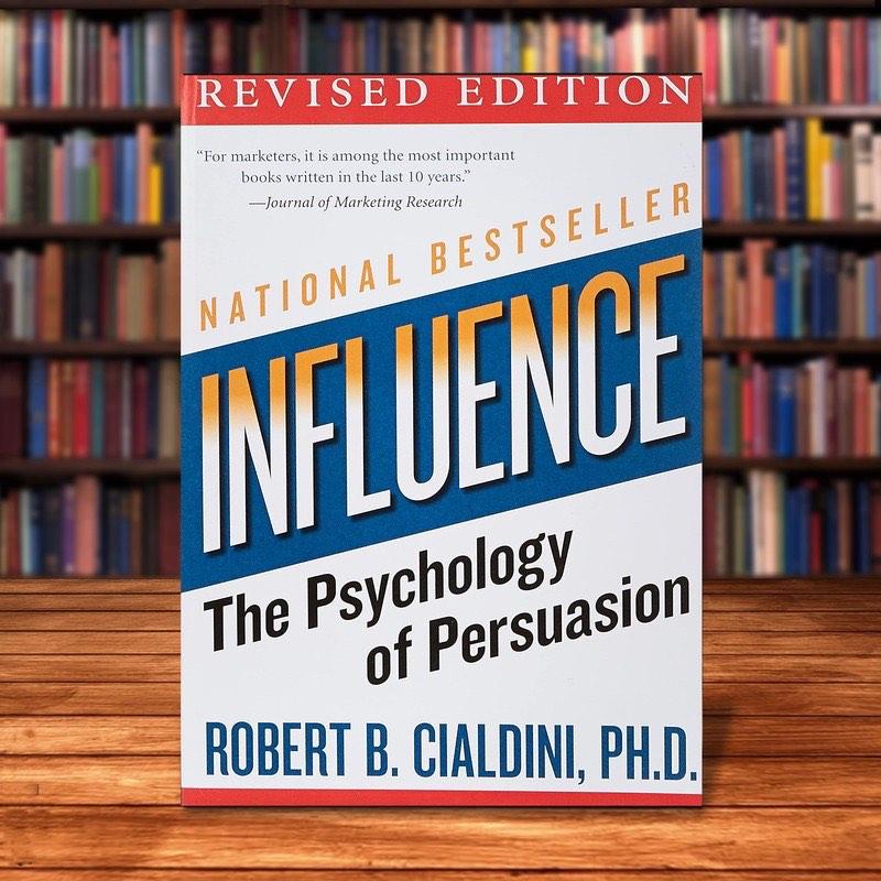 Picture of Influence: The Psychology of Persuasion by Robert B. Cialdini (Paperback)