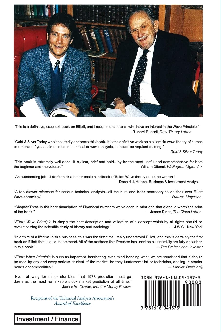 Picture of Elliott Wave Principle: Key to Market Behavior by Robert R Prechter (Paperback)