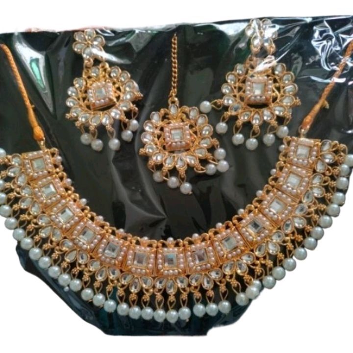 Picture of Nice Stone Choker Necklace with Earrings and tickli set