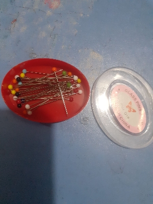 Picture of Glass Pins 38 mm (25 pieces) with cute box