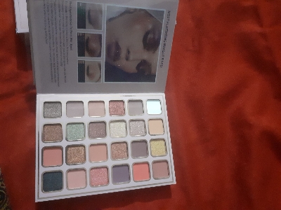 Picture of 𝐈𝐆𝐎𝐎𝐃𝐂𝐎 𝐅𝐚𝐬𝐡𝐢𝐨𝐧 𝟓 𝐈𝐧 𝟏 𝐌𝐚𝐤𝐞𝐮𝐩 Eyeshadow 𝐁𝐨𝐨𝐤 𝐏𝐚𝐥𝐞𝐭𝐭𝐞