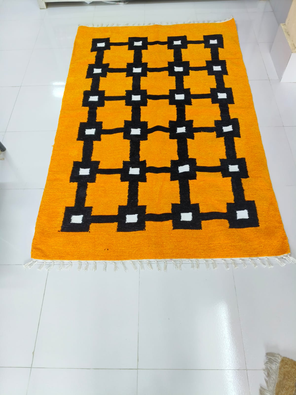 হ্যান্ডমেড শতরঞ্জি!